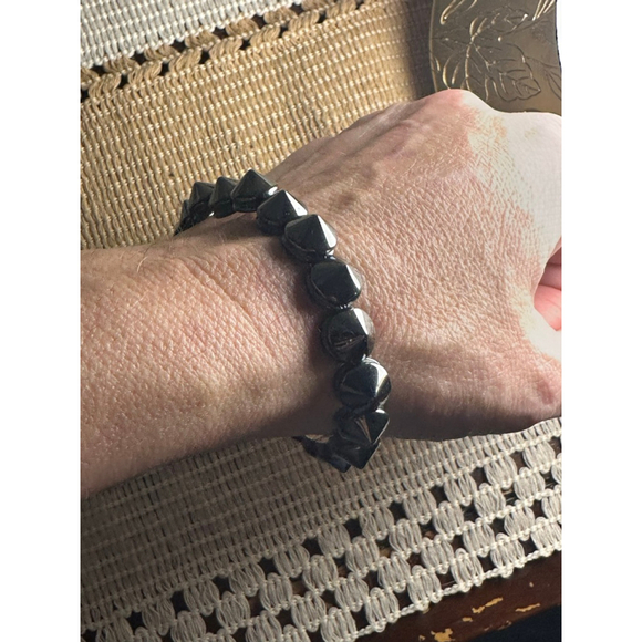 Handmade Hematite Mini-Spike Elastic Bracelet - Picture 9 of 11